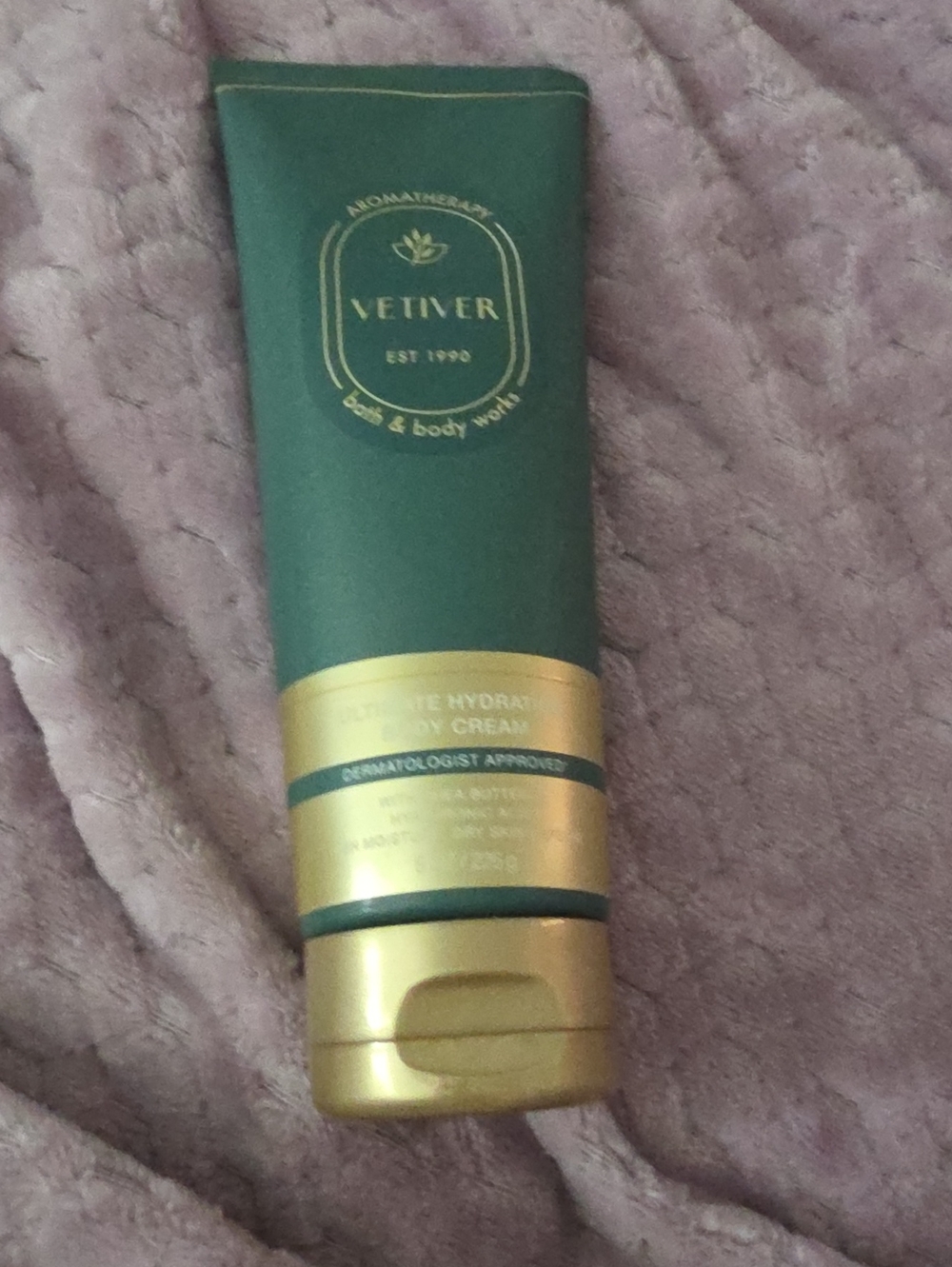 Bath & Body Works Vetiver Hydrating Body Cream in Green & Gold